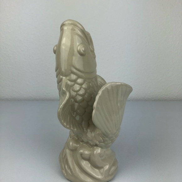 VINTAGE 8" White Koi Fish Vase Water Jumping Flowe - Picture 5 of 16